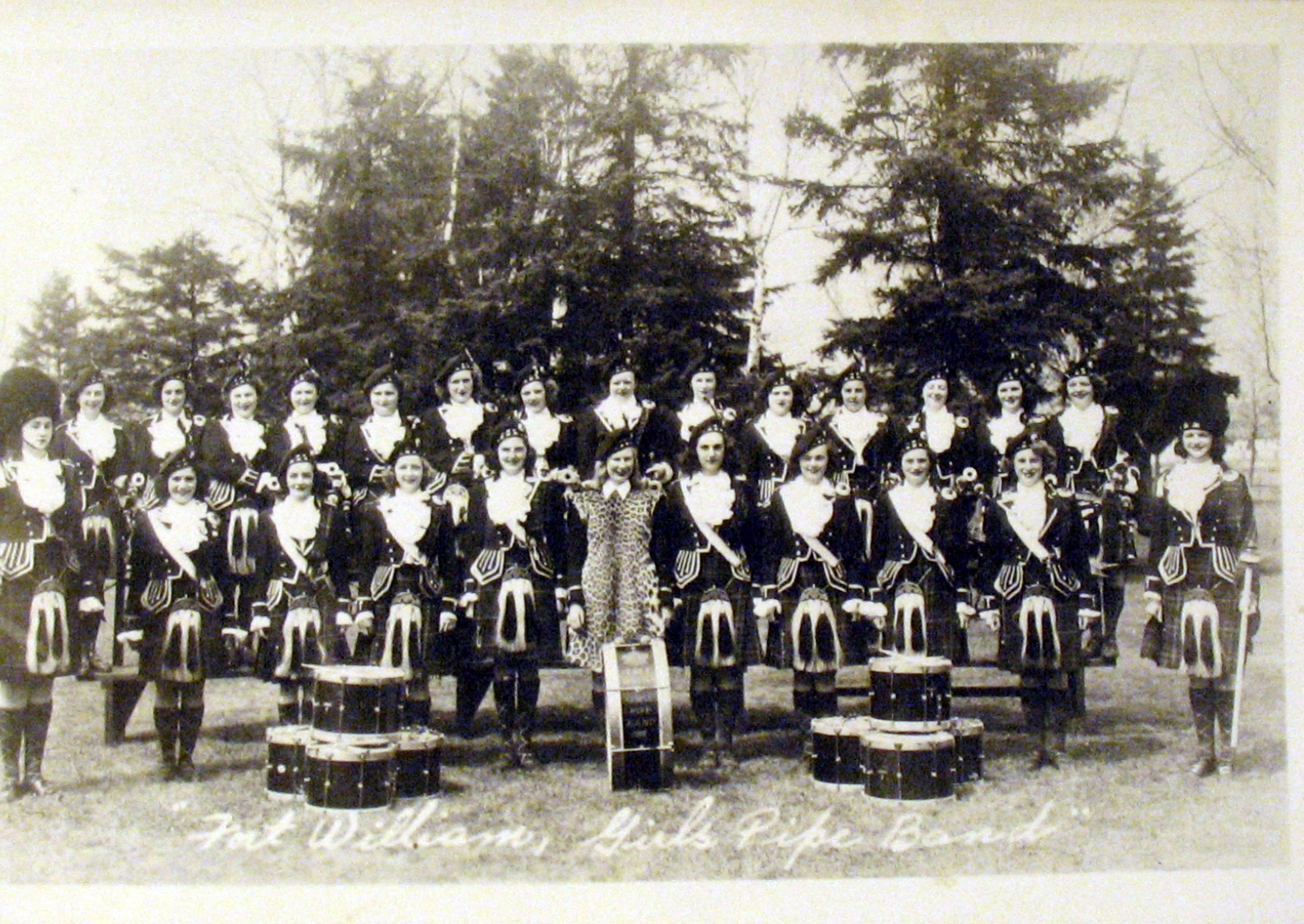 Pipeband welcomes returning RCAF