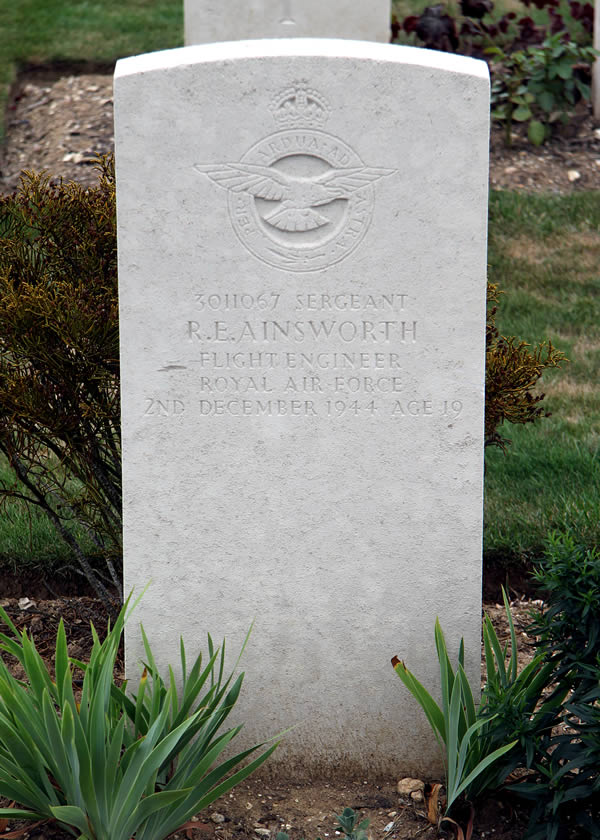 The war graves image of Sgt Ainsworth's headstone at Choloy 